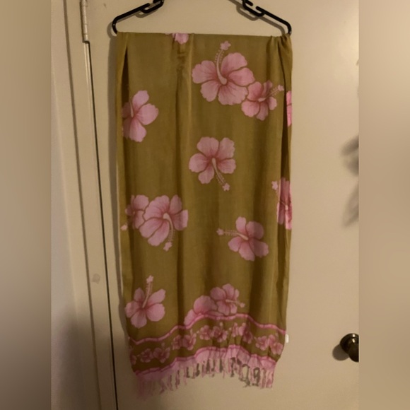 Touch of Hawaii Beige with Pink Hibiscus Scarf - Picture 6 of 7